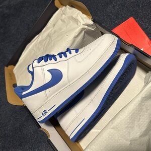 Nike Men's White and Blue Sneakers